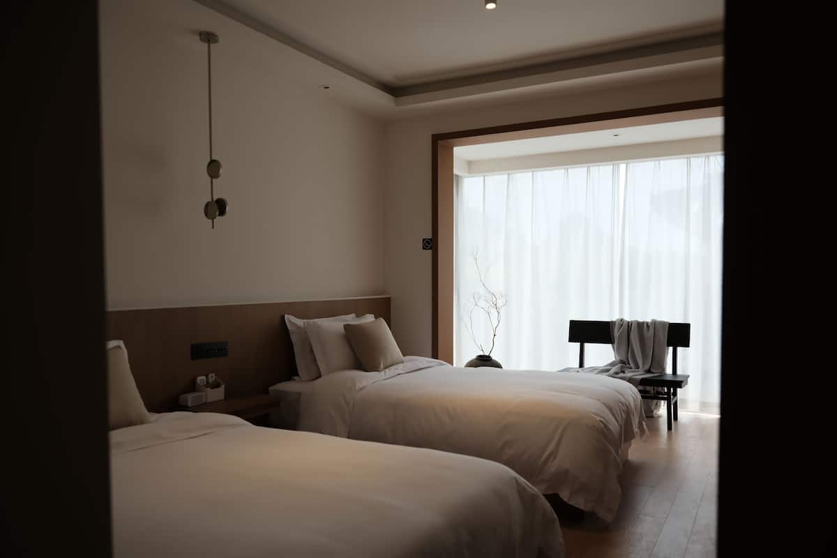 Premium İki Ayrı Yataklı Oda, Dağ Manzaralı | Kaliteli yatak takımı, kuştüyü yorgan, yastık yüzeyli yatak