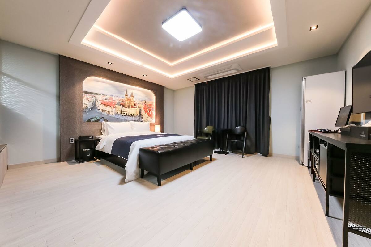 Deluxe-Zimmer | Zimmersafe, Verdunkelungsvorhänge, schallisolierte Zimmer