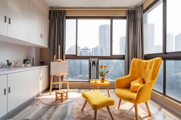 Apartment, 2 Schlafzimmer | Wohnbereich | Flachbildfernseher