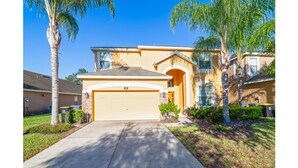 Front of property - Watersong Dream (Davenport)