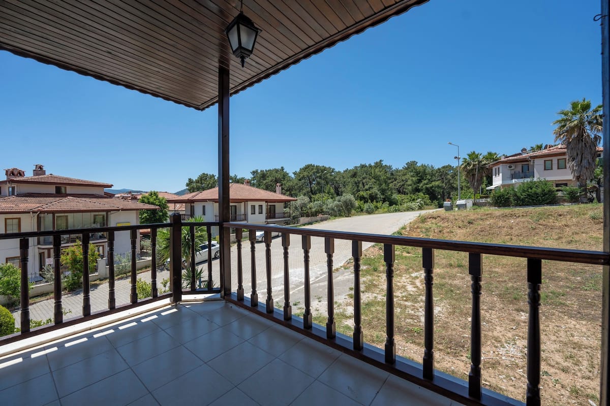 Apartament, 1 dormitori, zona enjardinada | Decoració individual i escriptori