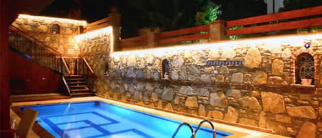 Piscine extérieure (ouverte en saison)