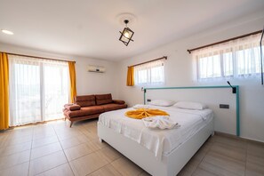 スタジオ パーシャルシービュー | 客室ごとに異なる装飾、デスク、ノートパソコン用作業スペース、遮光カーテン