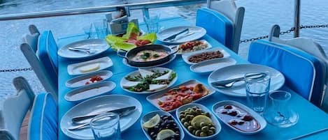 每日供應全套早餐 (每人 TRY50)