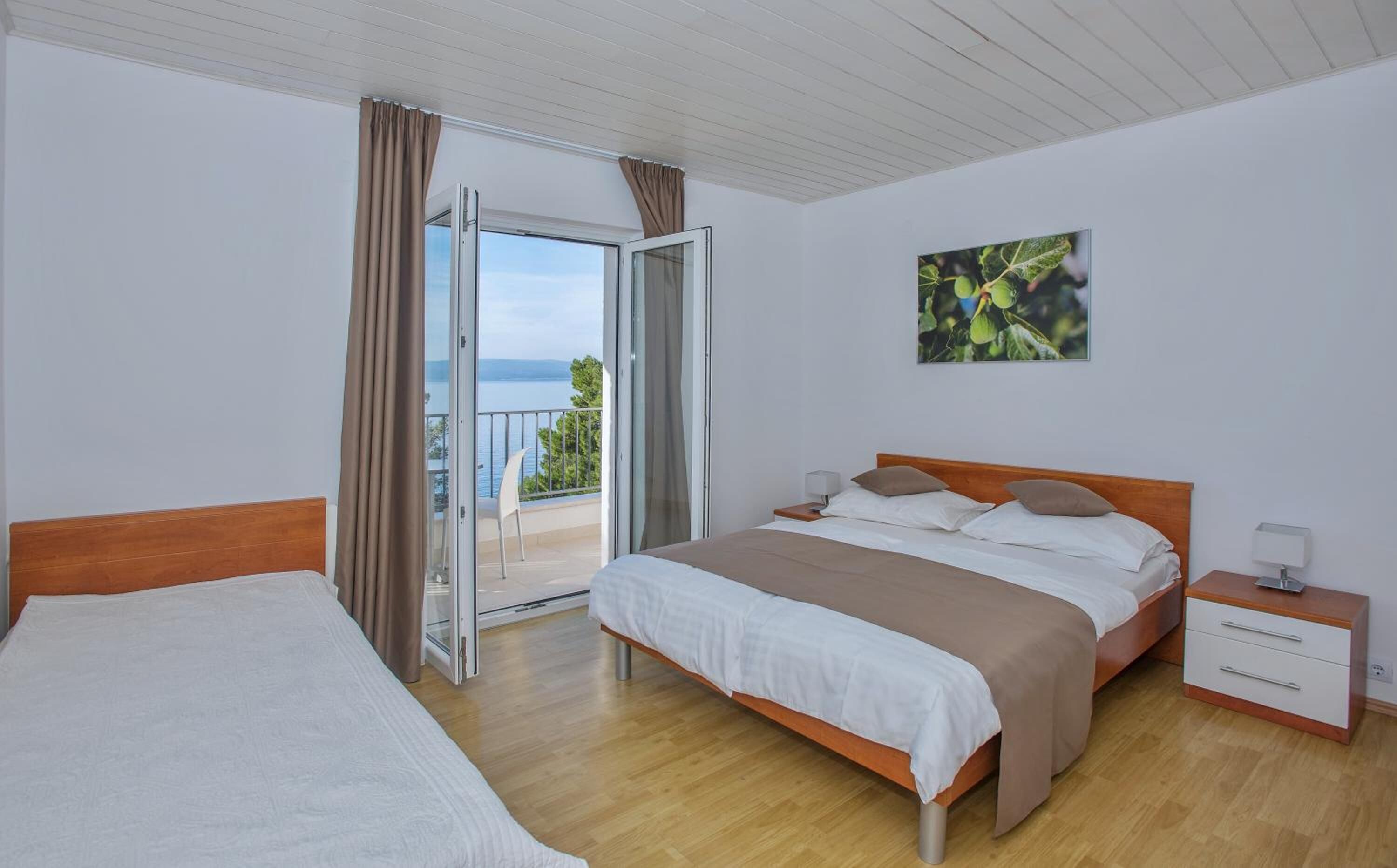 Down comforters, pillowtop beds, minibar, in-room safe