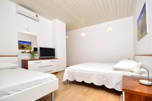 Untuvapeitot, pillowtop-patjalliset sängyt, minibaari