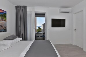 Donsdekens, pillowtop-bedden, een minibar, een kluis op de kamer