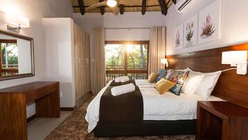 Familie chalet | Een bureau, een strijkplank/strijkijzer, gratis wifi, beddengoed