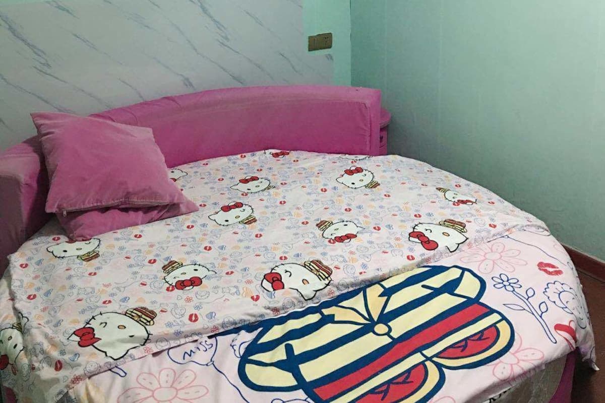 Caja de seguridad en la habitación, escritorio y cortinas blackout