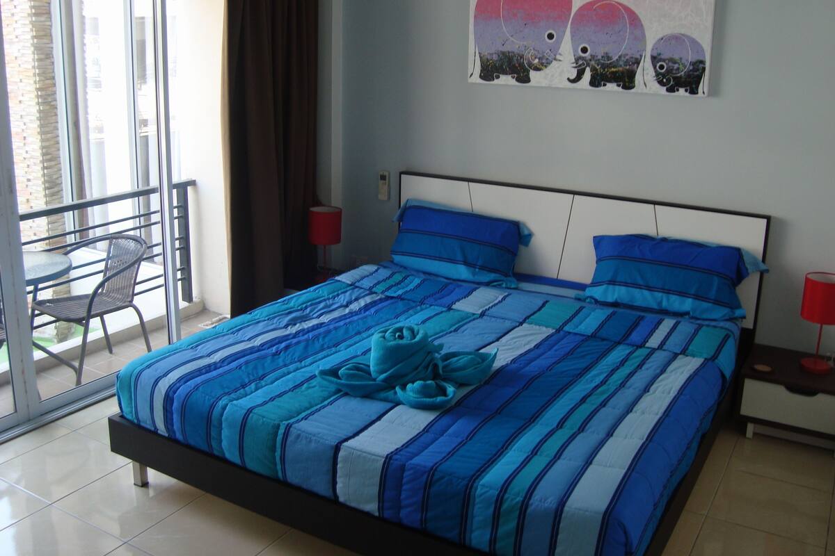 In-room safe, blackout curtains, soundproofing, free WiFi