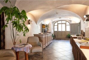 Lobby - DECKERT'S HOTEL AM KATHARINENSTIFT (Lutherstadt Eisleben)