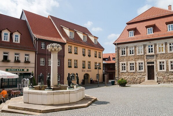 Front of property - DECKERT'S HOTEL AM KATHARINENSTIFT (Lutherstadt Eisleben)