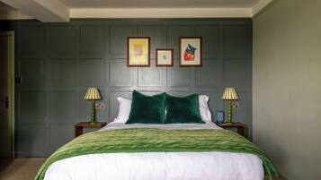 Superior Double Room - The Bell | Iron/ironing board, WiFi (free), bed sheets