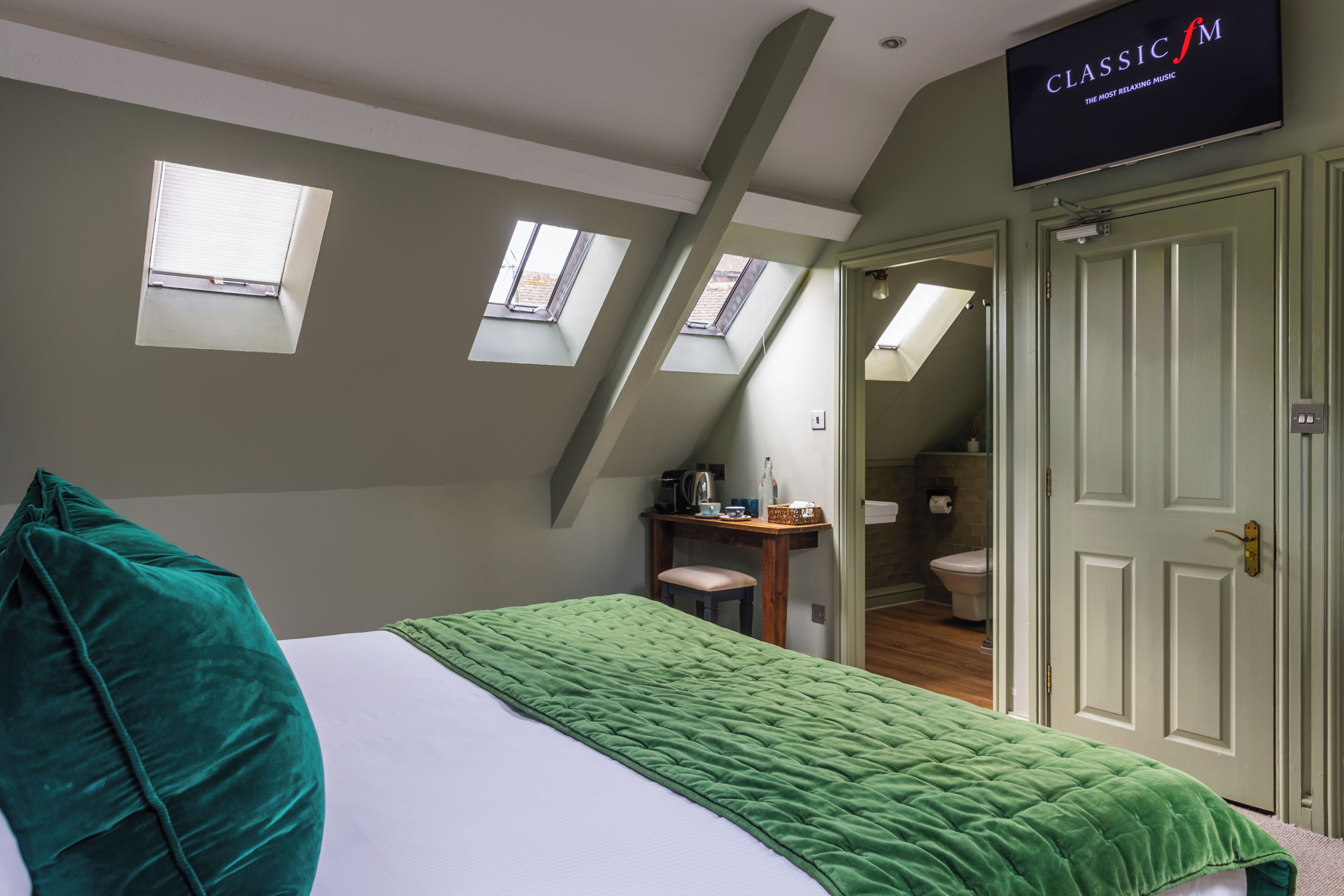 Superior Double Room - Stuart House | Iron/ironing board, free WiFi, bed sheets
