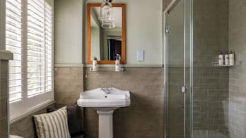 Superior Double Room - The Bell | Bathroom | Shower, free toiletries, hair dryer, towels