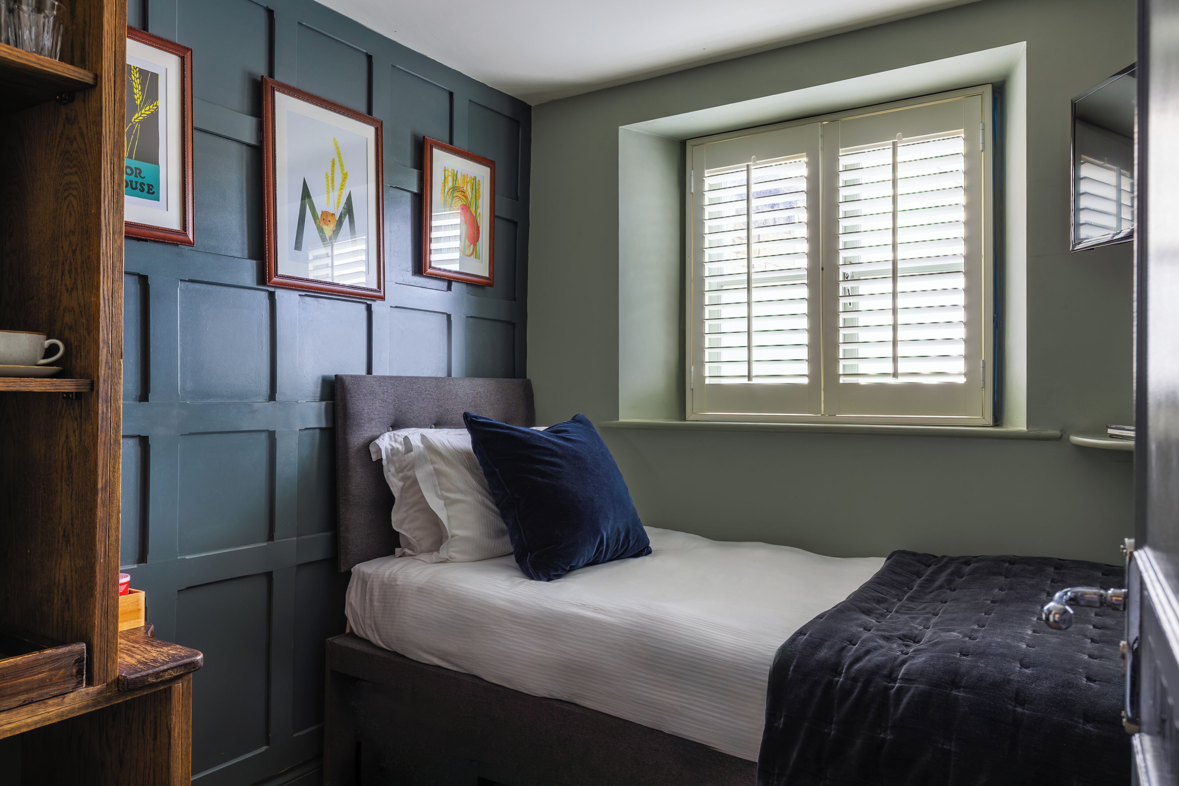 Small Single Room - The Bell | Iron/ironing board, free WiFi, bed sheets