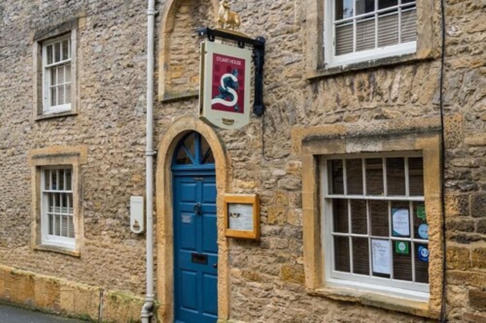 The Bell (Hotel) by null