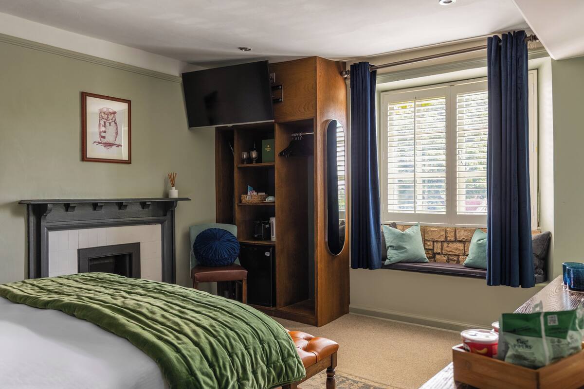 Habitación doble de uso individual | Tabla de planchar con plancha, wifi gratis y ropa de cama