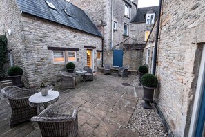 Terrace/patio - The Bell at Stow (Cheltenham)