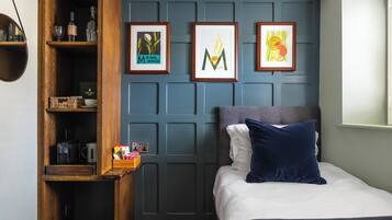 Small Single Room - The Bell | Iron/ironing board, WiFi (free), bed sheets