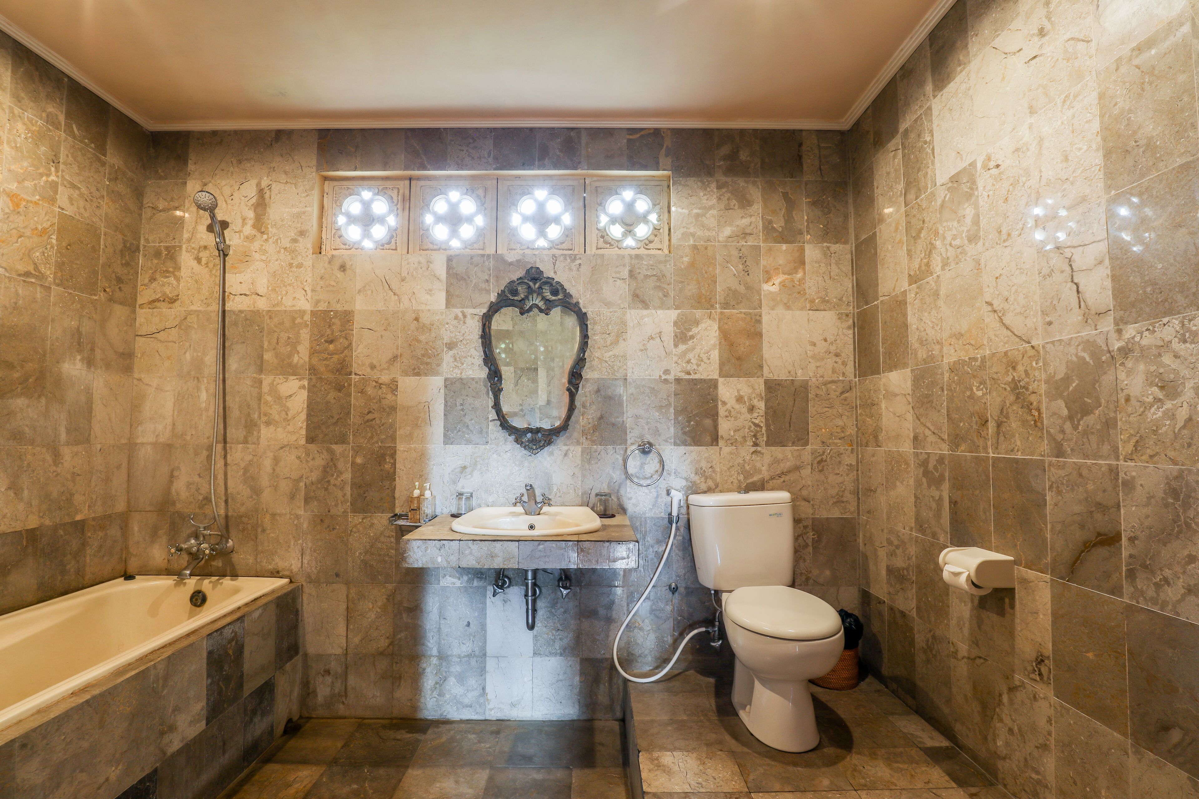 classic room, 1 queen bed, bathtub, garden view | bathroom | free toiletries, hair dryer, bidet, towels