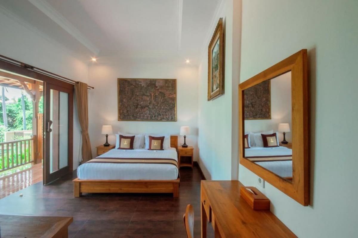 In-room safe, blackout drapes, soundproofing, WiFi (free)