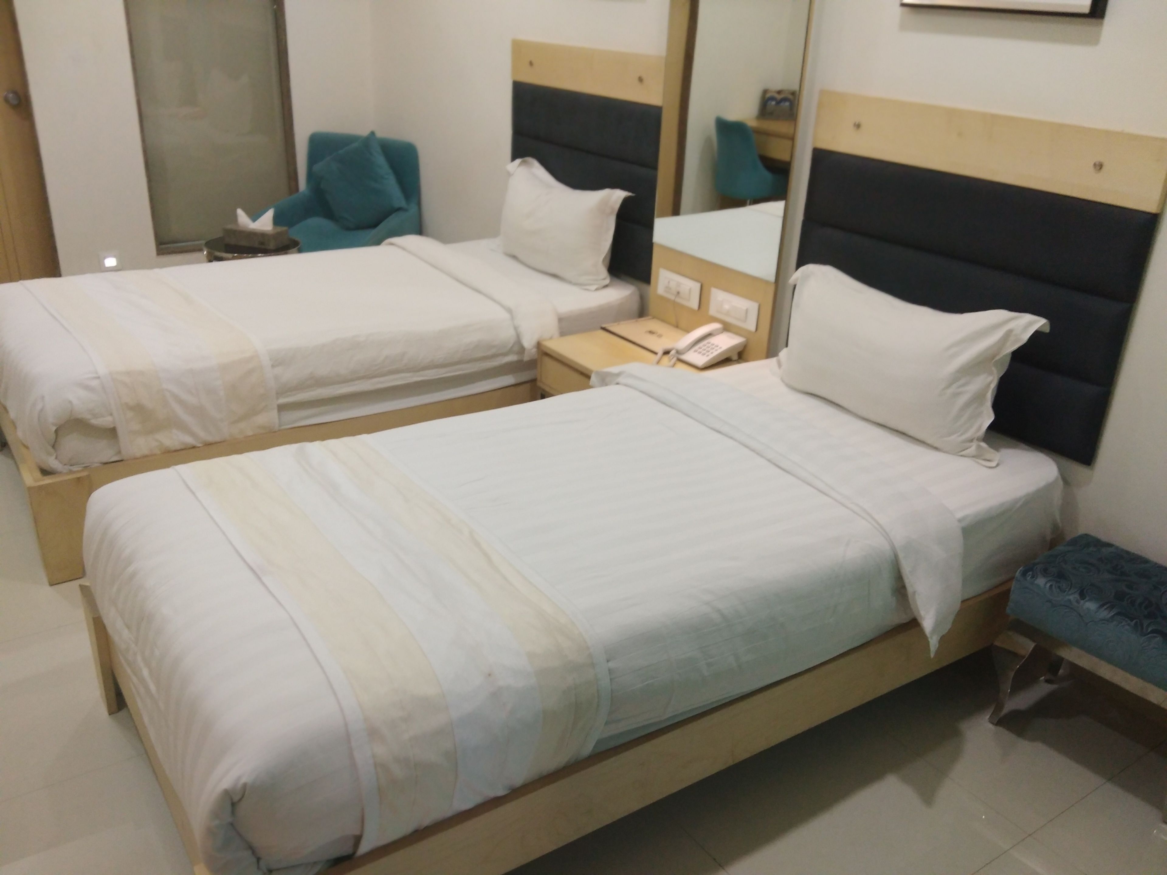 1 bedroom, Egyptian cotton sheets, premium bedding, memory-foam beds
