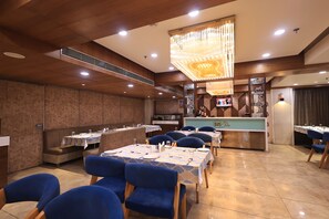 Breakfast, lunch and dinner served - Hotel SN Blu (Ahmedabad)