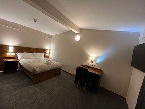 Habitación doble clásica | Wifi gratis y ropa de cama 