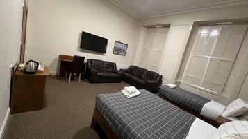 Deluxe Triple Room | Free WiFi, bed sheets