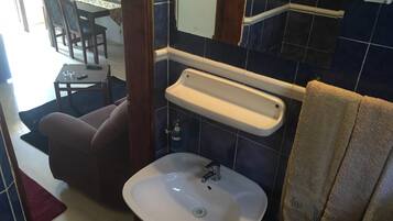 Classic Studio, Sea View | Bathroom | Shower, free toiletries, hair dryer, bathrobes