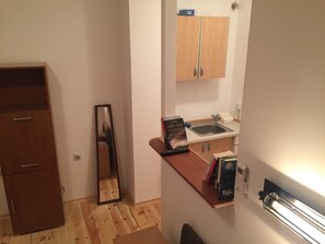 Comfort Room, Mountain View | Private kitchenette