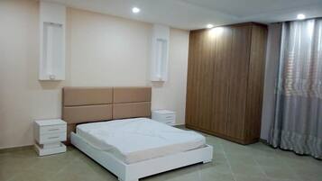 Vila real, 3 quartos, vista para a piscina | 3 quartos, escrivaninha, cortinas blackout, quartos à prova de som