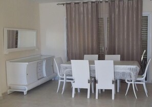 Royal-villa - 3 soveværelser - udsigt til pool | Spisning på værelset