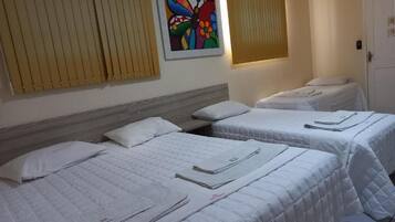 Habitación cuádruple superior | Minibar, escritorio, cortinas opacas y sistema de insonorización