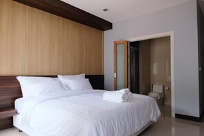 Standard Double Room | Blackout curtains, free WiFi, bed sheets - Schon (Chai Nat)