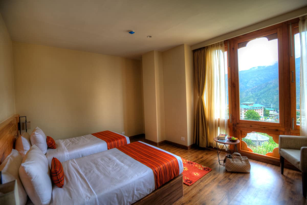 Deluxe Room, 1 Bedroom, Mountain View | 1 bedroom, in-room safe, blackout drapes