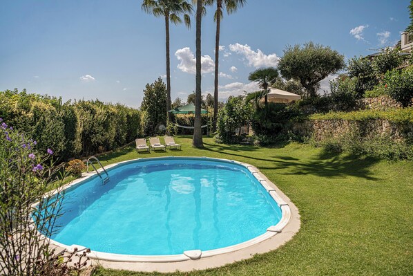 Seasonal outdoor pool, pool loungers