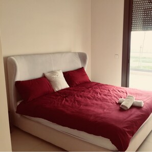 Appartement, 3 chambres | Rideaux d’obscurcissement, fer et planche à repasser