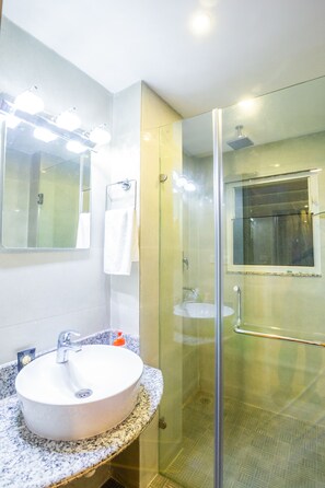 Maison Deluxe, 3 chambres | Salle de bain