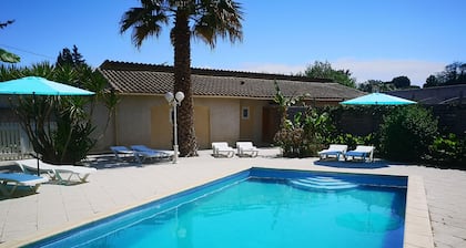 Gßte T3 L'Olivier avec piscine chauffé dans un parc arboré