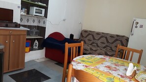 บ้านพักเบสิก | ห้องนั่งเล่น | ทีวี