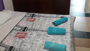 Basic House | Iron/ironing board, cots/infant beds, free WiFi, bed sheets