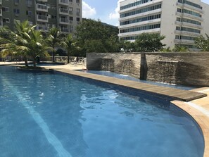 Pool waterfall