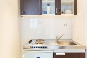 City Studio, 1 Twin Bed, City View | Private kitchenette | Fridge, electric kettle - Guest house The heart of Dubrovnik (Dubrovnik)