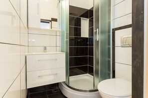 City Studio, 1 Single Bed, City View | Bathroom