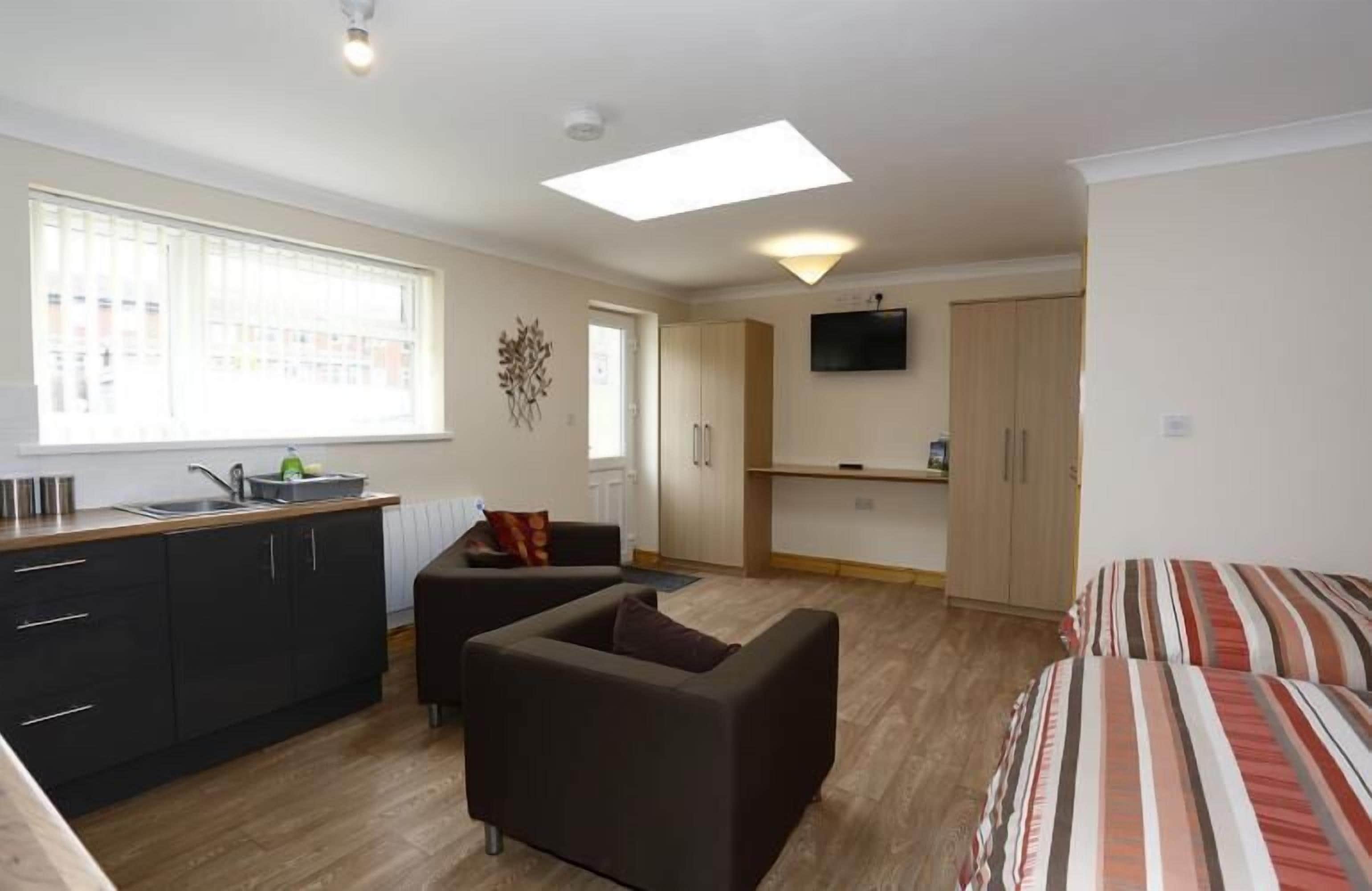 Studio | Living area | Flat-screen TV