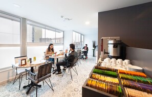 Petit déjeuner continental servi tous les jours en supplément