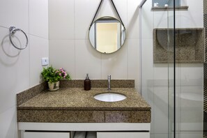 Apartment, 1 Doppelbett und Schlafsofa | Badezimmer | Dusche, Handtücher