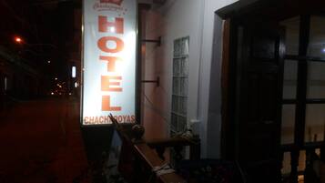 Fachada del alojamiento - Noche